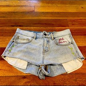 Embroidered shorts girl power